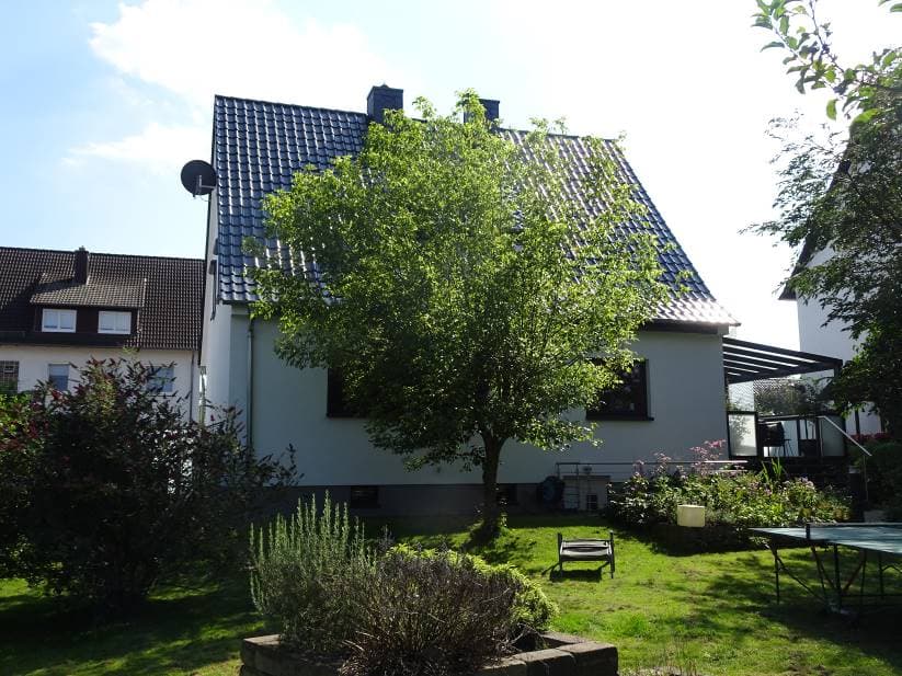 Einfamilienhaus, Garage, Gartenhäuschen - Bild 1