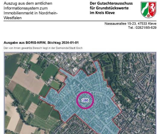 mit einem Carport bebaut, Doppelhaus , Wegefläche