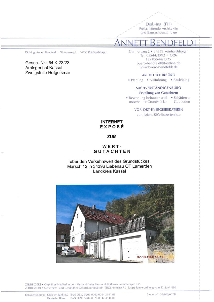 Zweigeschossiges Wohngebäude mit Flachdachtrakt