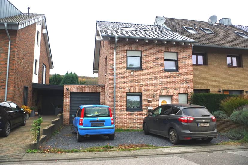 Garage, Einfamilienhaus, 2015 errichtetes Reiehenendhaus sowie Einzelgarage