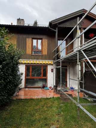 Nr. 1) Reihenmittelhaus; Nr. 2) Miteigentumsanteil an Tiefgaragenstellplatz Nr. 17, Nr. 3) Tiefgaragenstellplatz; Nr. 4) Verkehrsfläche, Freifläche - Bild 1