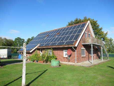 Zweifamilienhaus, land- und forstwirtschaftlich genutztes Grundstück