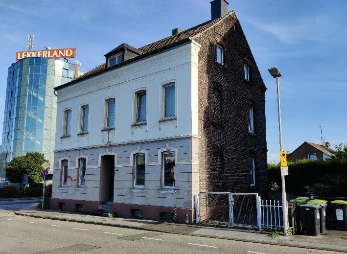 Mehrfamilienhaus, Garage