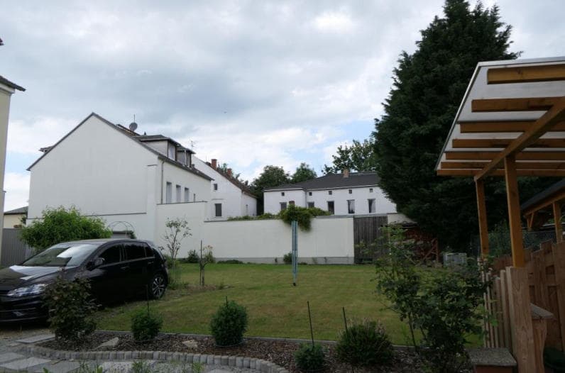 2 Wohngebäude mit abrissreifen teilmassiven Nebengebäude - Bild 1