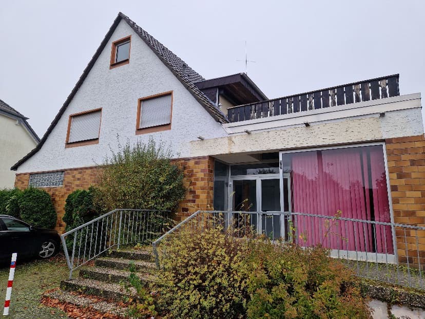 Wohn-/Geschäftshaus, Garage
