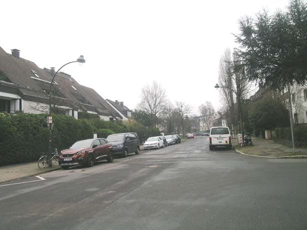 Kfz-Stellplatz (Tiefgarage), Eigentumswohnung (3 bis 4 Zimmer)
