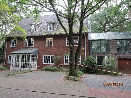 Einfamilienhaus, mit ehemaliger Praxis, Garage und Gartenhaus