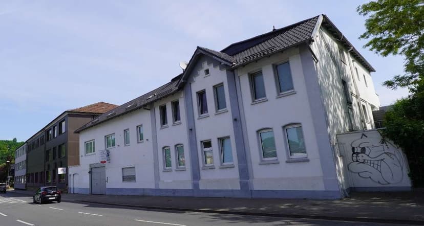Wohn-/Geschäftshaus, Garage, + Werkstatthalle