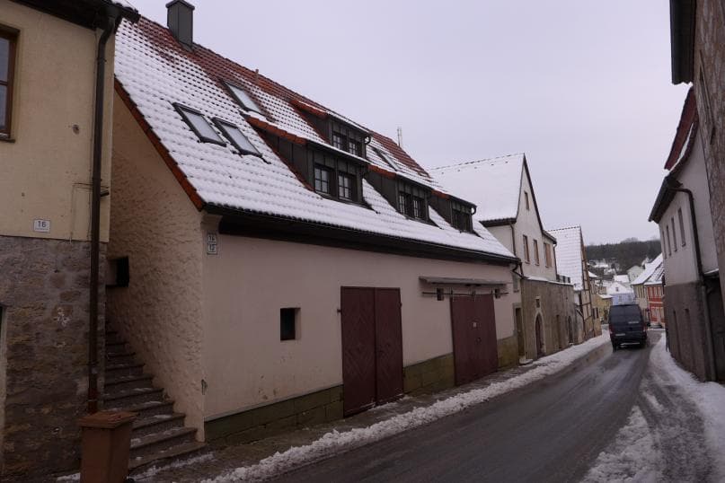 Kettenhaus mit Garagen/Kellern