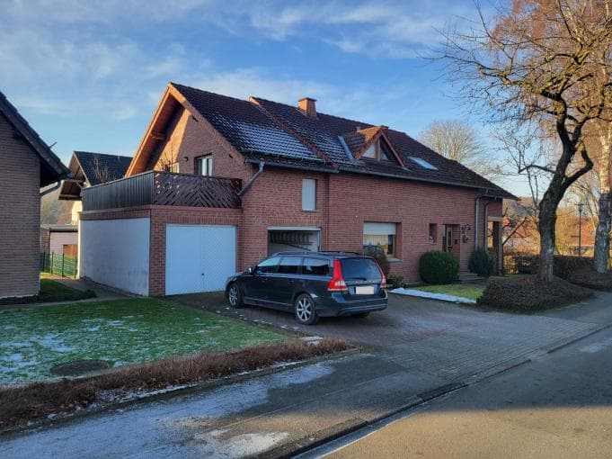 Zweifamilienhaus, Garage
