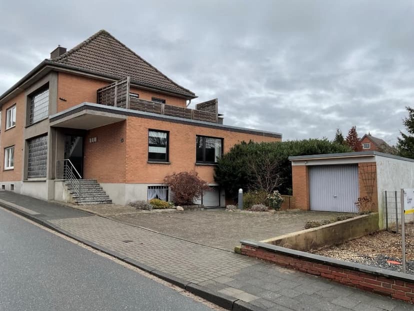 Zweifamilienhaus, Garage, Gartenhaus